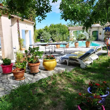 Provencale Dans Parc Du Luberon Pierrevert